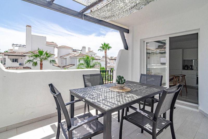 Lnm530 - Great Location With Private Roof Terrace - image 2