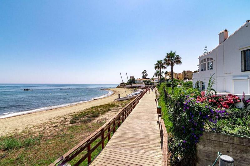 Pl - Beachfront Seaview Aptm - Playa De La Lucera - image 19