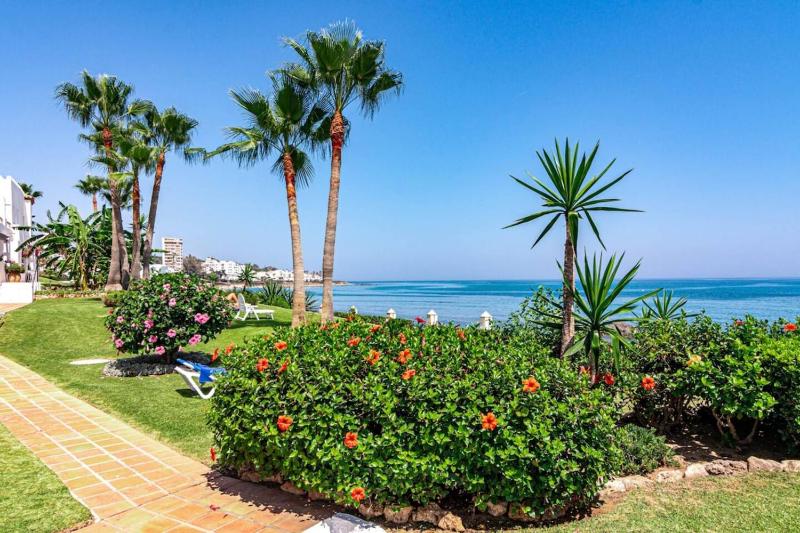 Pl - Beachfront Seaview Aptm - Playa De La Lucera - image 34