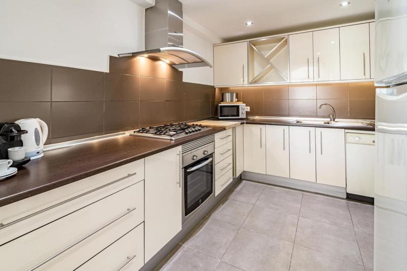 Ab4 - Lovely Holiday Home Walking Distance Beach - image 13