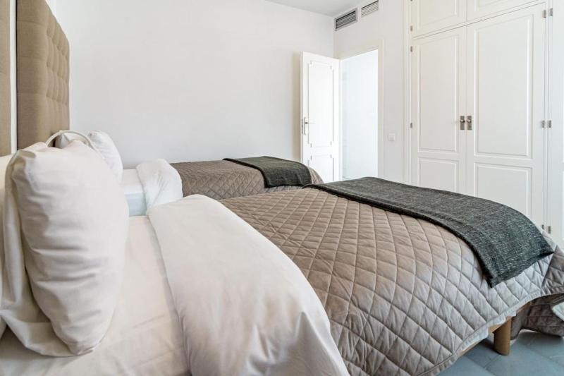 Ab4 - Lovely Holiday Home Walking Distance Beach - image 2
