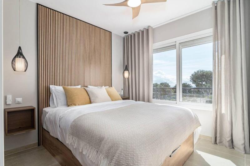 Jm94 - Totally Renovated In Stylish Design - image 2