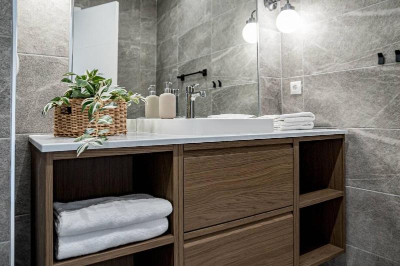 Jm94 - Totally Renovated In Stylish Design - image 33