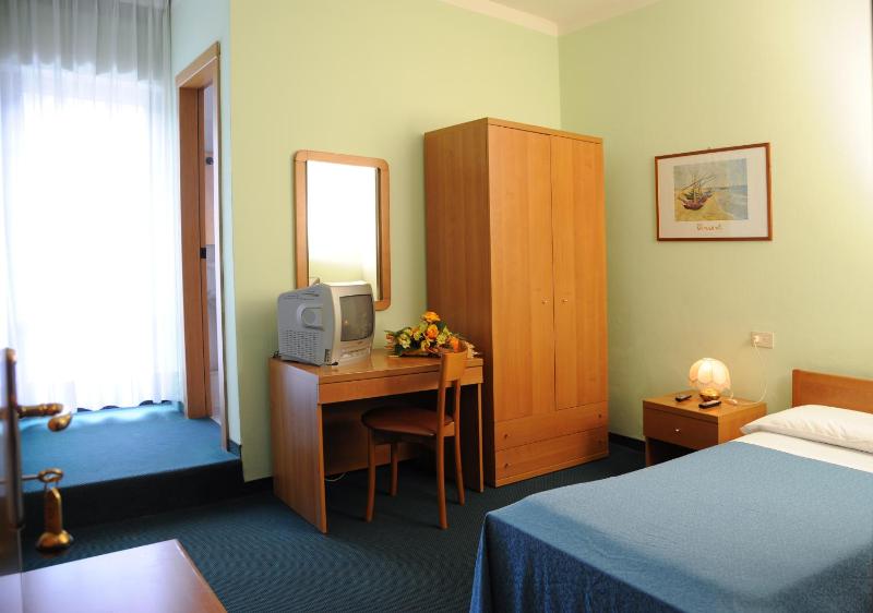 Single Room image 4