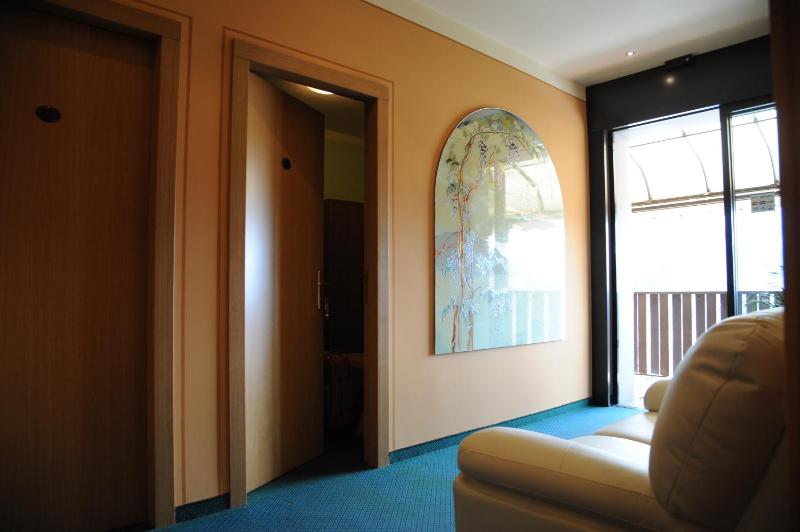 Single Room image 3