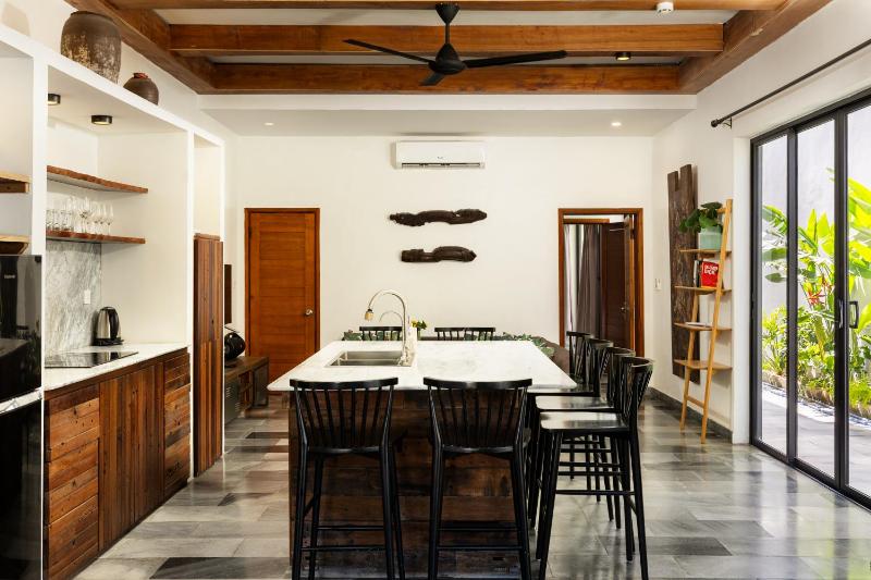 88 Steps Villa 4BR Beachside by HÙA Homes - image 10