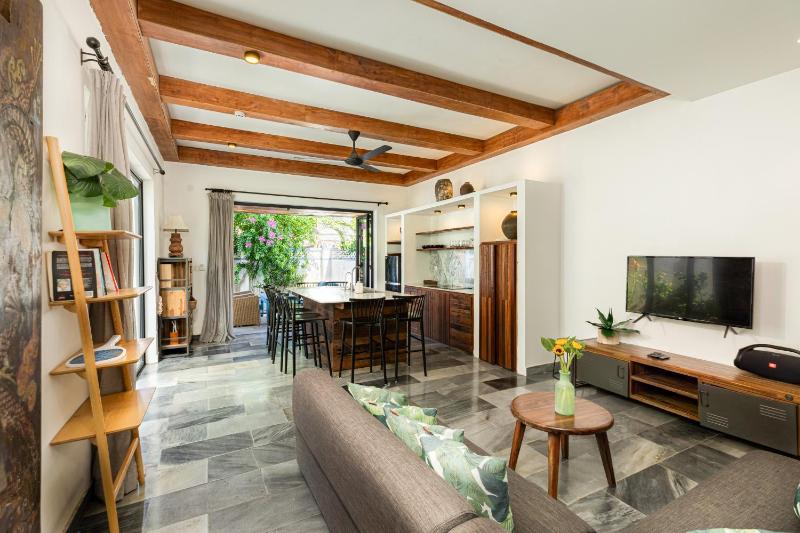 88 Steps Villa 4BR Beachside by HÙA Homes - image 12