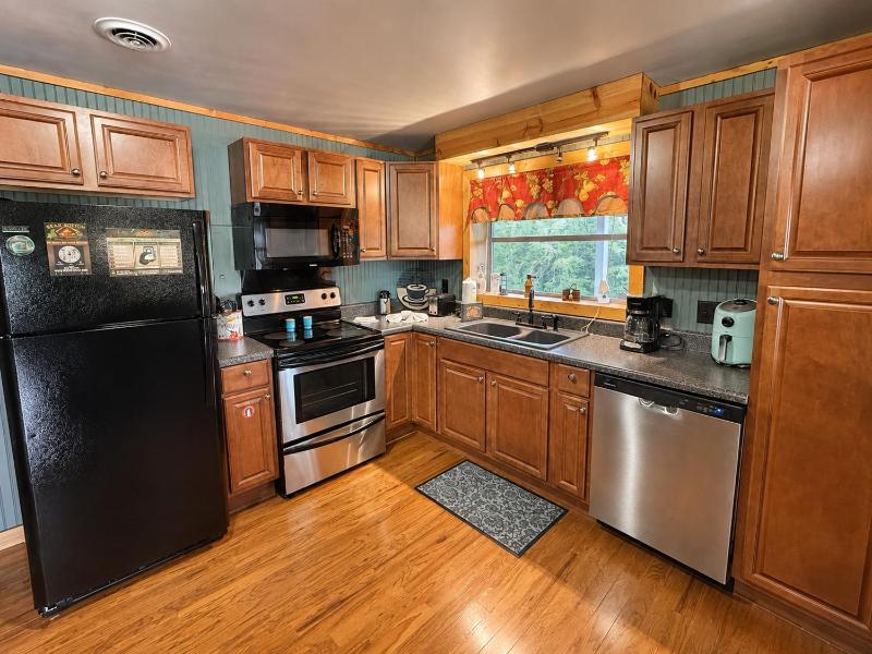 Little Lake Cove - image 26