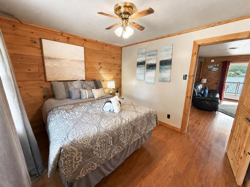 Little Lake Cove - image 13