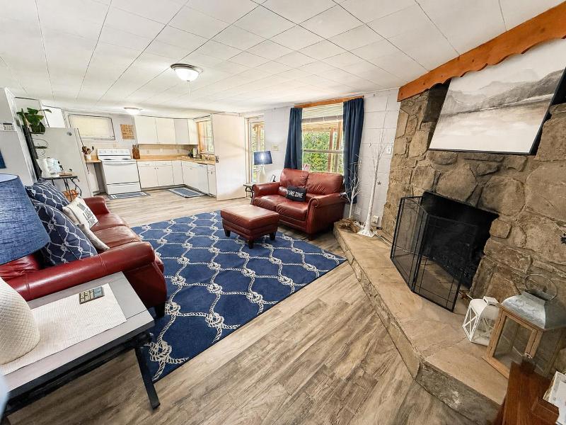 Little Lake Cove - image 34