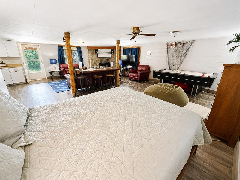 Little Lake Cove - image 30