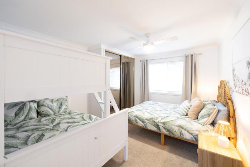 Sunset Shores 1 Surf Air  24 Marine Dr - air con  Wi-Fi across to the beach - image 12