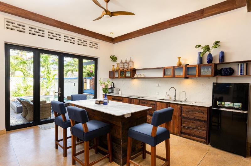 Sea Easter Villa 3BR Beachside by HÙA Homes - image 10