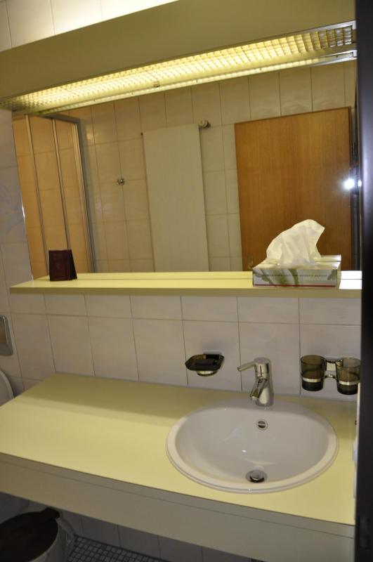 Single Room image 3