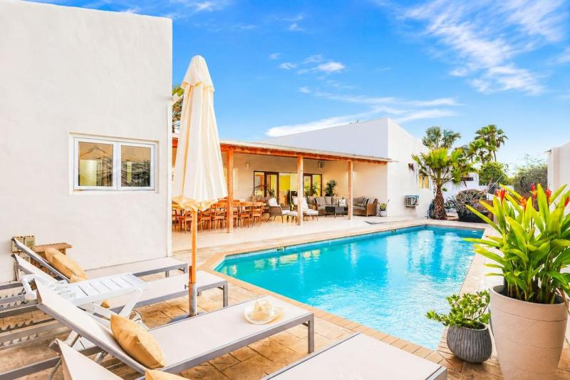 LUX 5BR Retreat with Private Pool • Bella Mia Villa - image 1