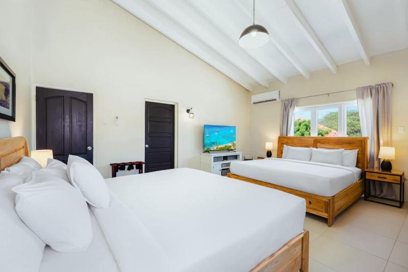 LUX 5BR Retreat with Private Pool • Bella Mia Villa - image 16