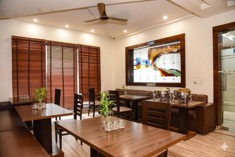 Hotel Grand In Near 2 Min From Vaishali Metro Station 3-star hotel Vaishali Ghaziabad - image 21