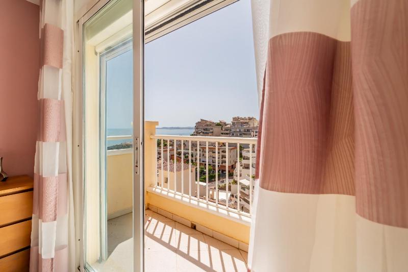 Cubo's Benalmadena Apartment Pool & Parking - image 16