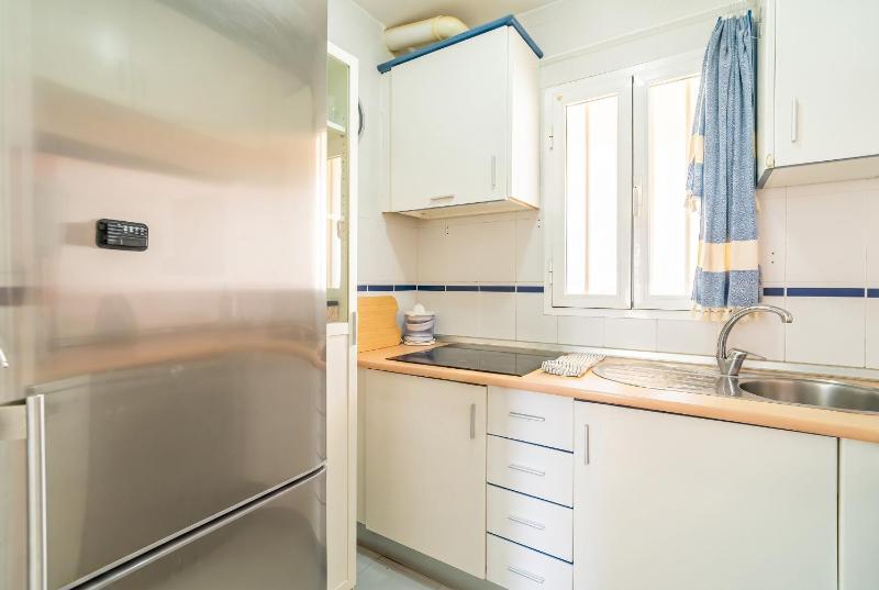 Cubo's Benalmadena Apartment Pool & Parking - image 9