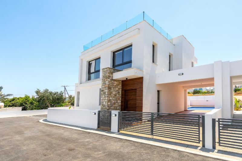 Protaras Solemar Villa 1 - image 2