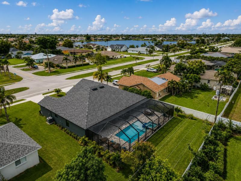 Cape Coral Home with Pool Spa & Playful Beach House - image 9