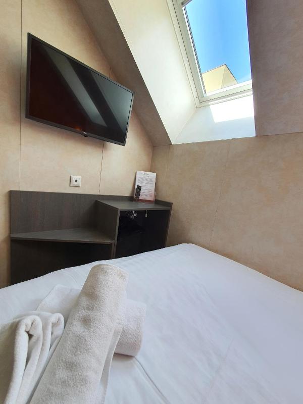 TL Hotel Budapest - image 13
