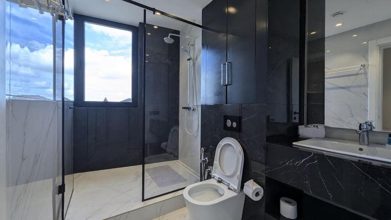 Beautiful apartment with gym - image 8