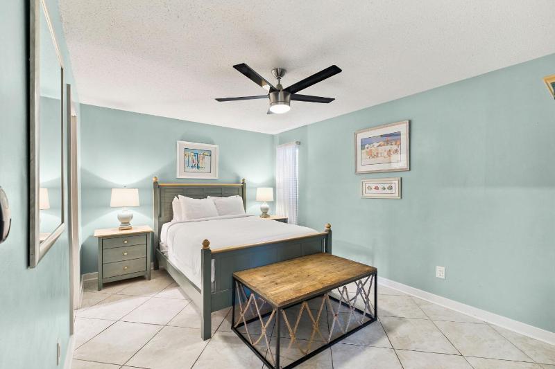 Sandestin Villa with 6-Seater Golf Cart - image 33