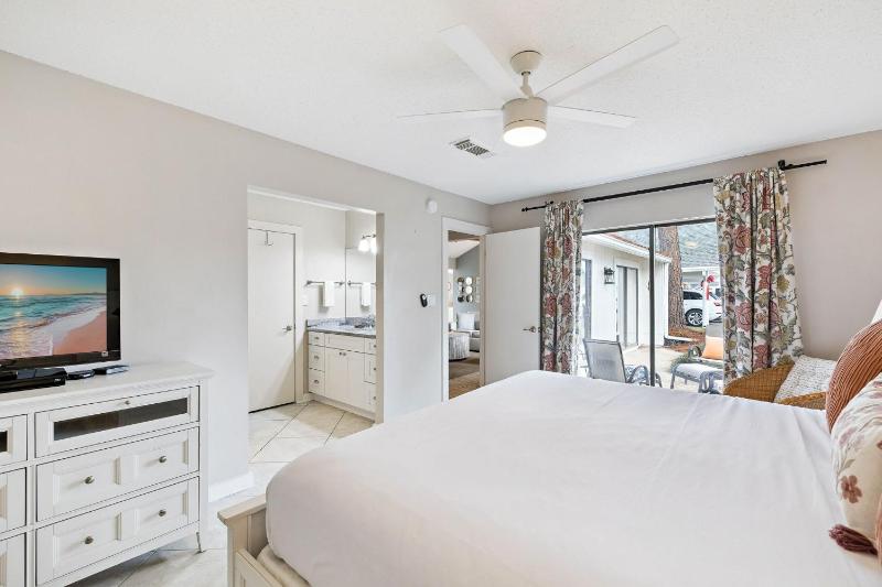 Sandestin Villa with 6-Seater Golf Cart - image 31