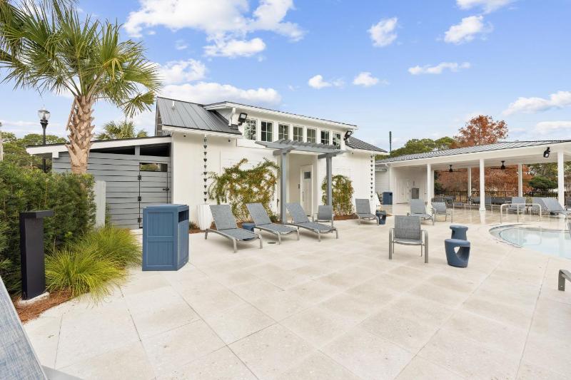 Sandestin Villa with 6-Seater Golf Cart - image 11