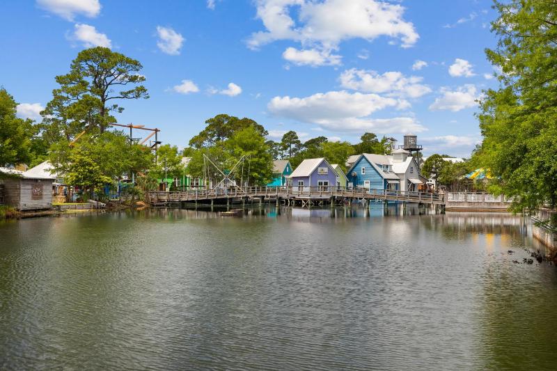 Sandestin Villa with 6-Seater Golf Cart - image 6