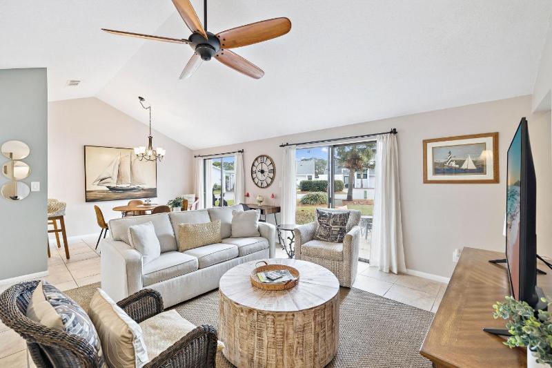 Sandestin Villa with 6-Seater Golf Cart - image 20
