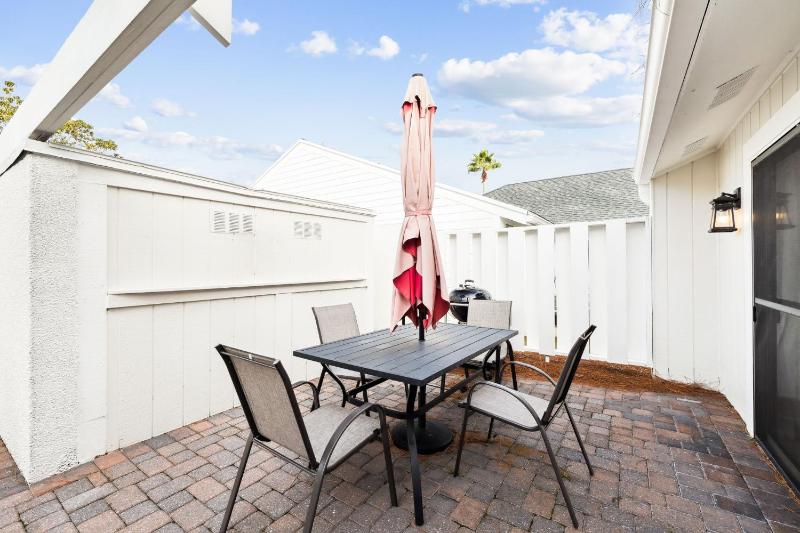 Sandestin Villa with 6-Seater Golf Cart - image 3