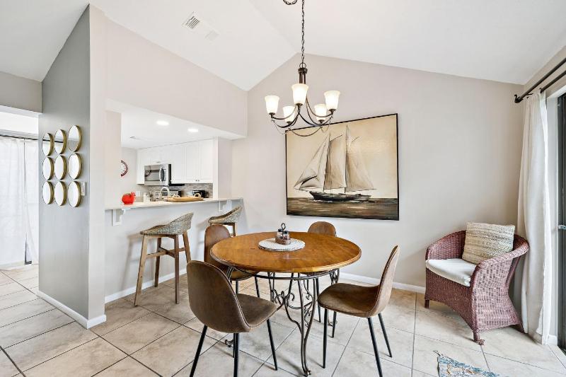 Sandestin Villa with 6-Seater Golf Cart - image 14