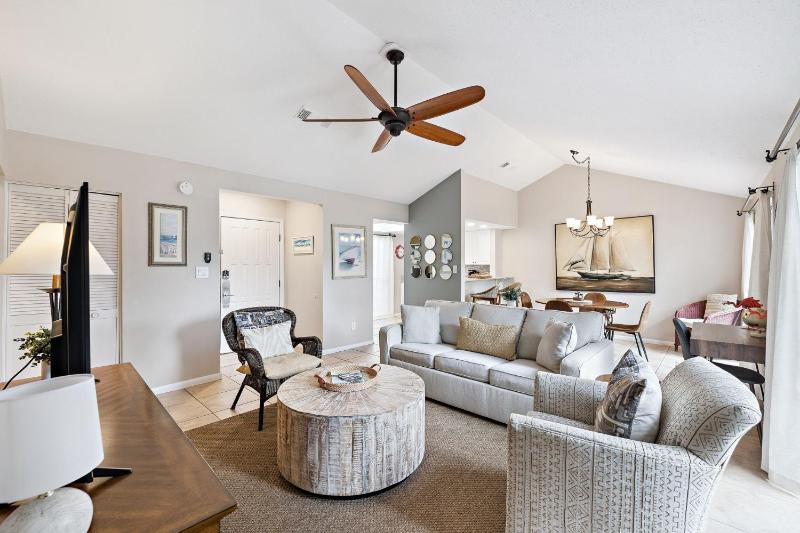 Sandestin Villa with 6-Seater Golf Cart - image 30
