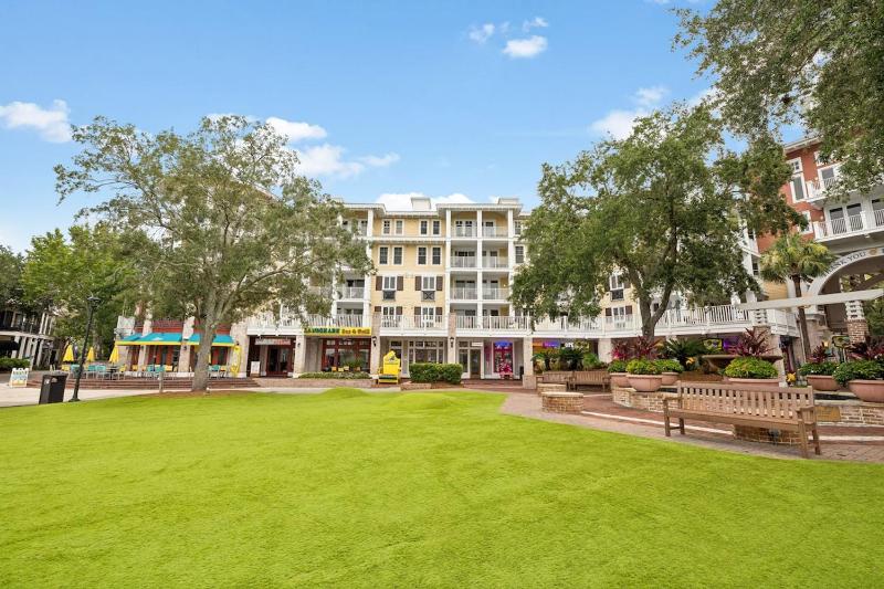 Baytowne Wharf View Condo with Oversized Balcony - image 32