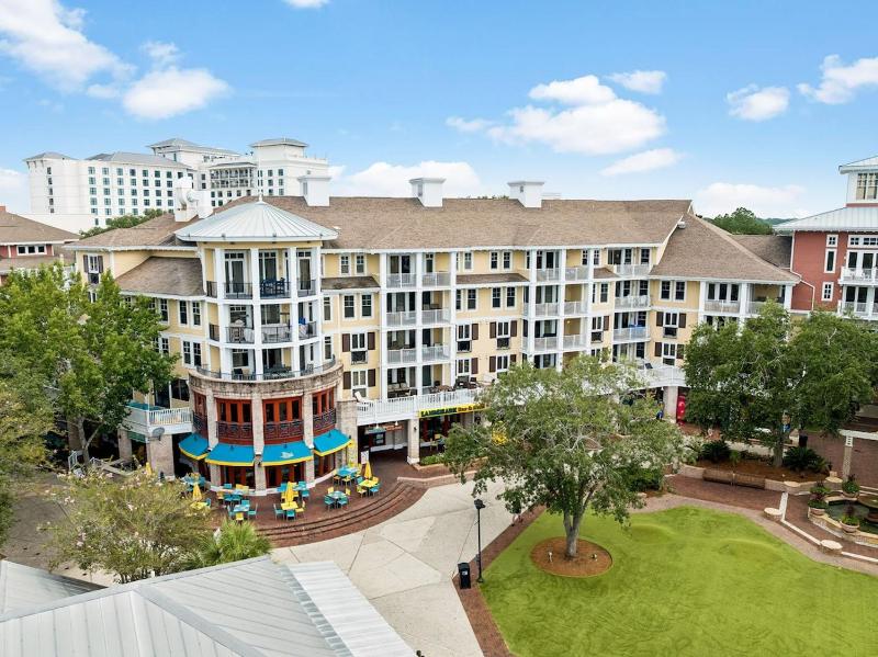 Baytowne Wharf View Condo with Oversized Balcony - image 23
