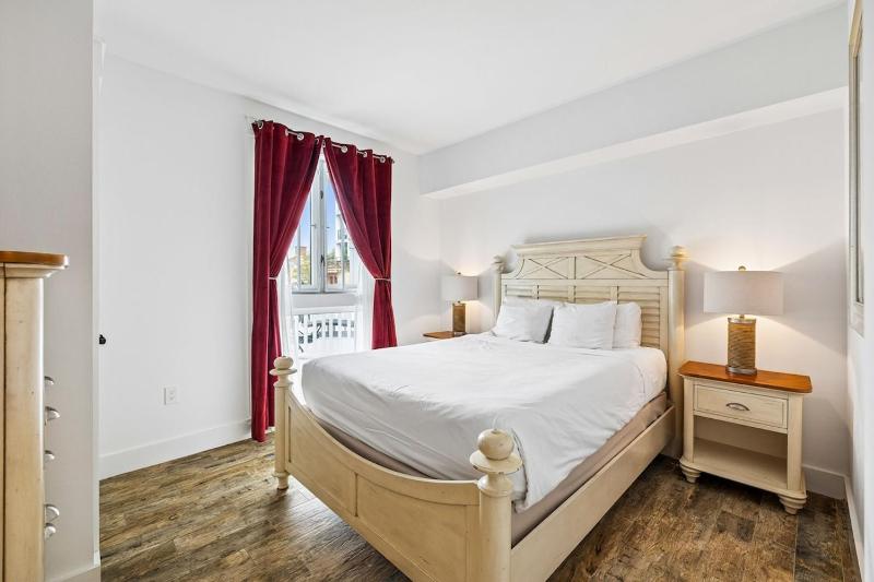 Baytowne Wharf View Condo with Oversized Balcony - image 19