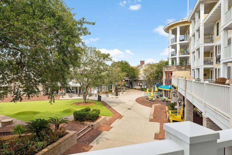 Baytowne Wharf View Condo with Oversized Balcony - image 13