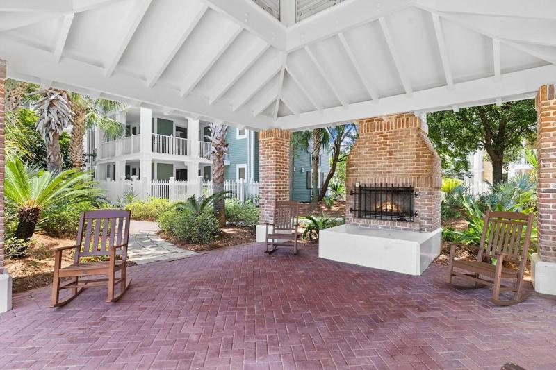 Baytowne Wharf View Condo with Oversized Balcony - image 15