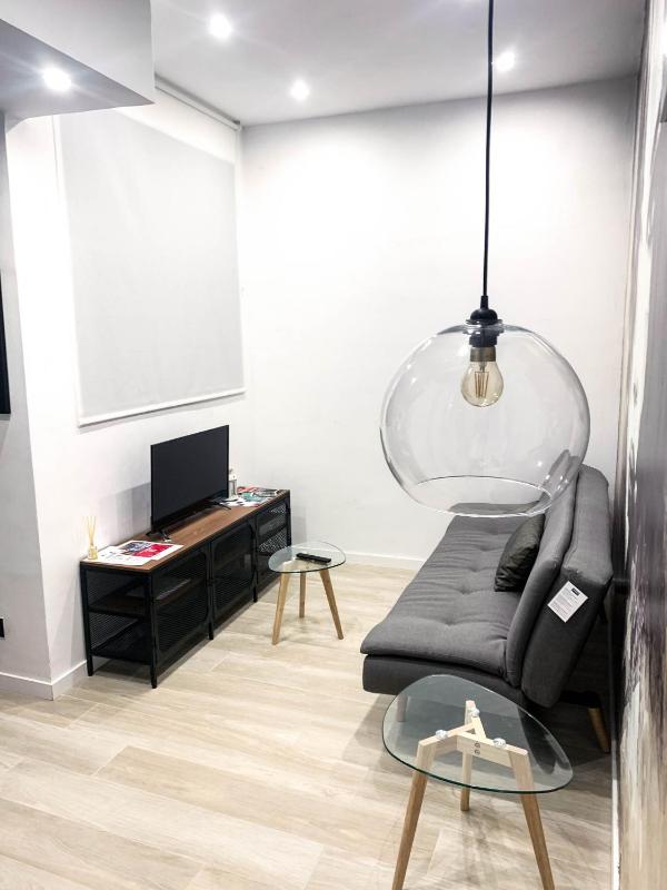 Modern Living Space in Historic Central Madrid - image 3