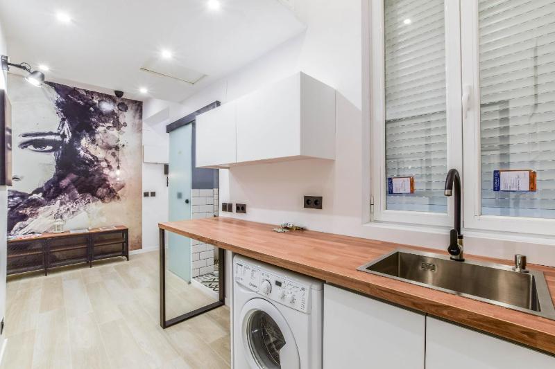 Modern Living Space in Historic Central Madrid - image 14