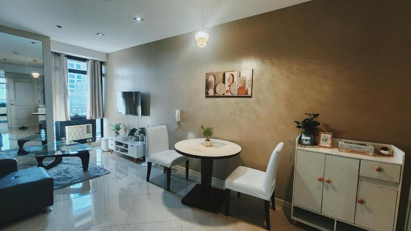 Gramercy Residences Corner 1BR by Casa Franz - image 16