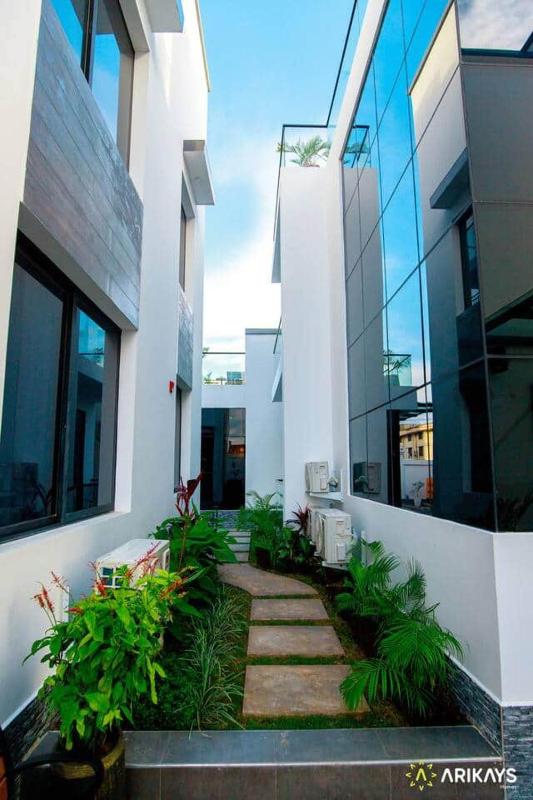 New Modern Bliss apt- 3Bdrm w/pool- gym-hottub - image 12