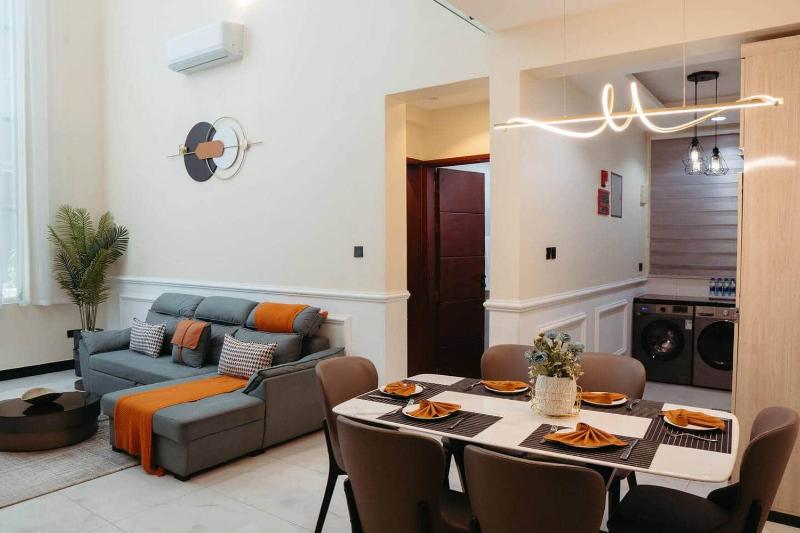 New Modern Bliss apt- 3Bdrm w/pool- gym-hottub - image 10
