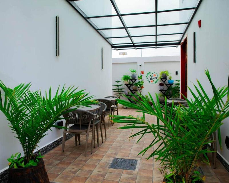 New Urban Oasis Apt w/Pool + Hot tub + Gym - image 9