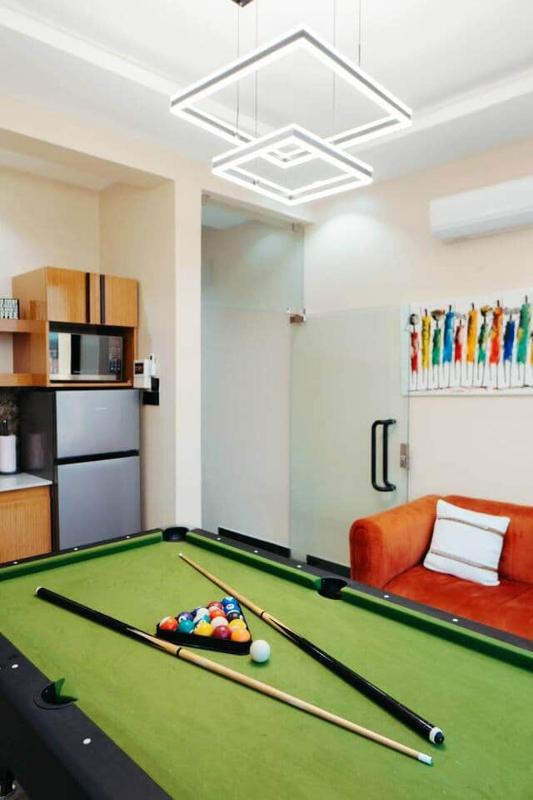 New Vibrant Charm w/Pool +HotTub | Gym | Wi-Fi - image 8