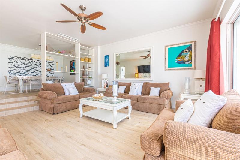 Caprice 5 - 3BR Oceanfront Villa with Pool - image 3