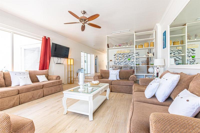 Caprice 5 - 3BR Oceanfront Villa with Pool - image 14
