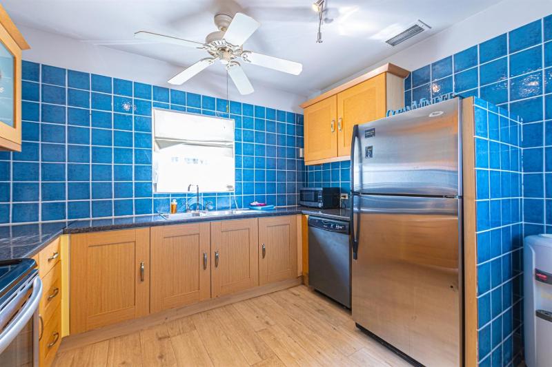Caprice 5 - 3BR Oceanfront Villa with Pool - image 9
